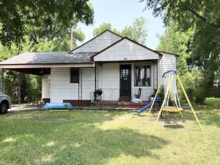 Foreclosed Home - 2205 BENTON ST, 38106