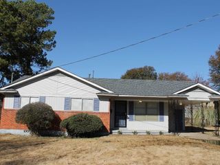 Foreclosed Home - 688 LUCILLE AVE, 38106