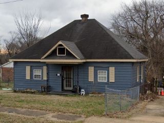Foreclosed Home - 983 E PERSON AVE, 38106
