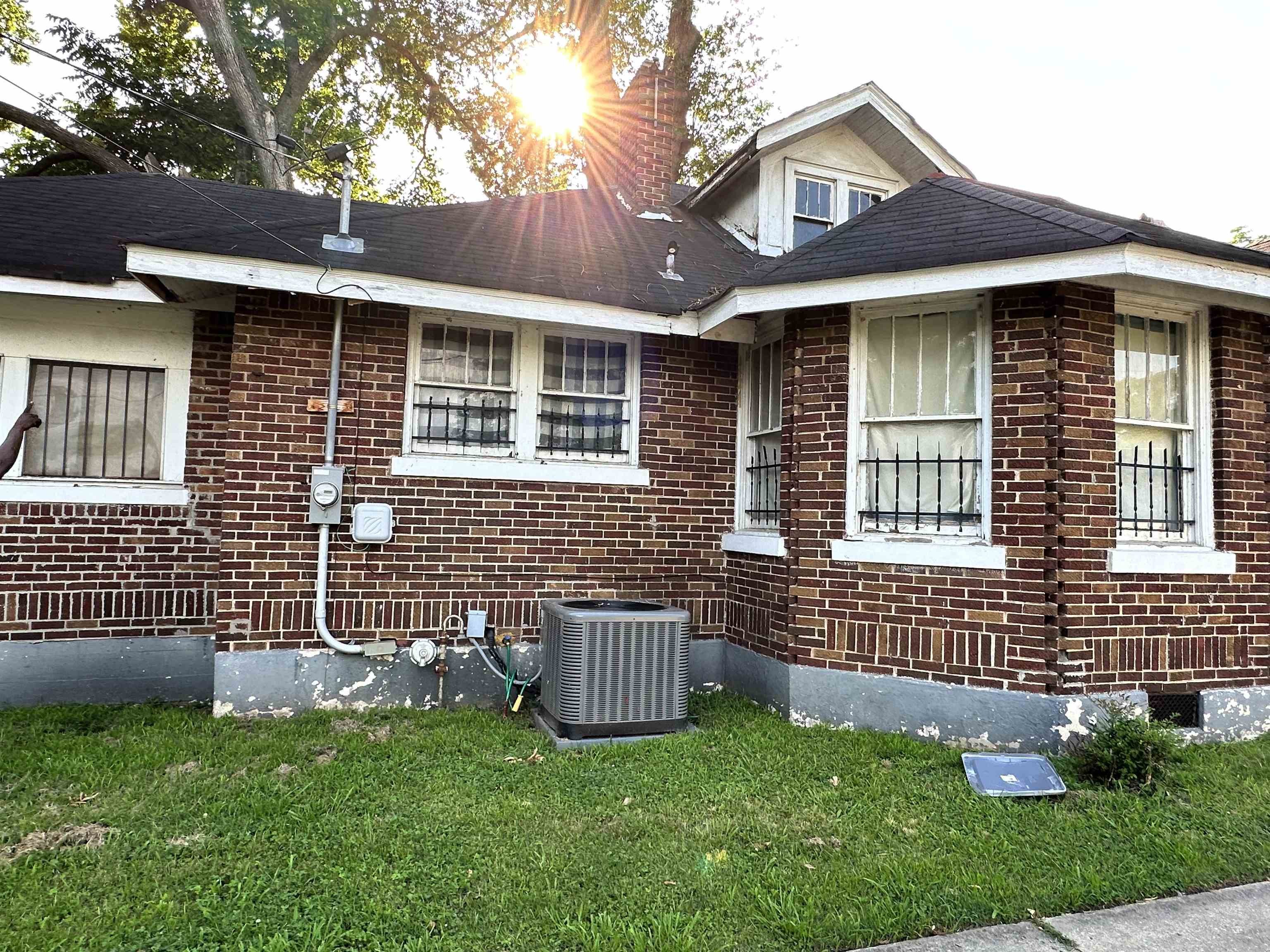 Foreclosed Home - 1111 ROSEWOOD AVE, 38106