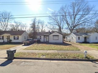 Foreclosed Home - 2403 GENTRY AVE, 38108