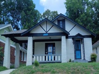 Foreclosed Home - 2064 E MCLEMORE AVE, 38114