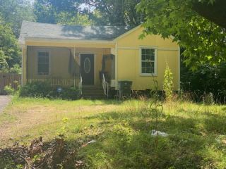 Foreclosed Home - 2410 W HOLLYFORD RD, 38114