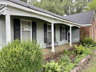 Foreclosed Home - 5843 OAKLAND HILLS LN, 38115