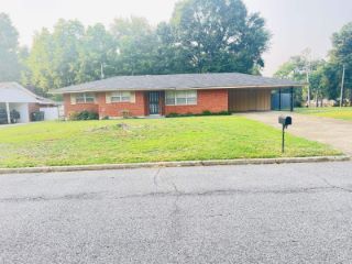 Foreclosed Home - 954 RICHLAND DR, 38116