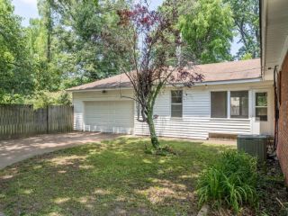 Foreclosed Home - 3911 HERMITAGE DR, 38116