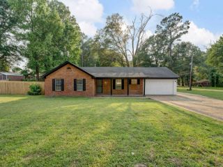 Foreclosed Home - 3711 HERMITAGE DR, 38116