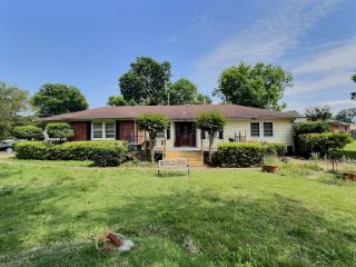 Foreclosed Home - 3898 BARTON DR, 38116