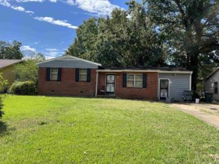 Foreclosed Home - 1459 MARY JANE AVE, 38116