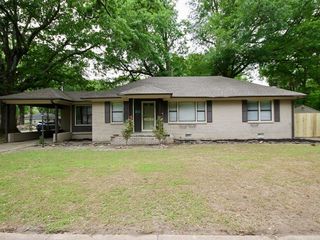 Foreclosed Home - 1313 S PERKINS RD, 38117