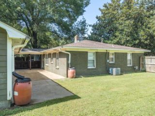 Foreclosed Home - 1056 MOUNT MORIAH RD, 38117