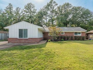 Foreclosed Home - 367 GREEN ACRES RD, 38117