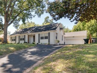 Foreclosed Home - 77 N WHITE STATION RD, 38117