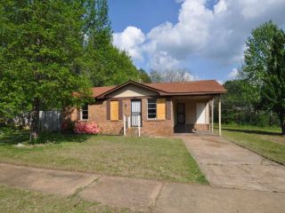 Foreclosed Home - 5356 BARTA DR, 38127