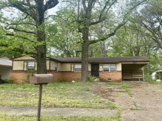 Foreclosed Home - 3611 SUZANNE DR, 38127