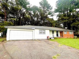 Foreclosed Home - 2810 JAMES RD, 38127