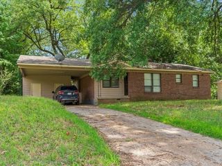 Foreclosed Home - 4244 COVENTRY DR, 38127