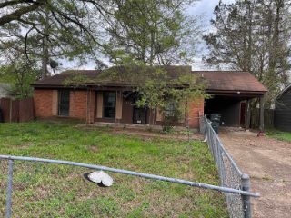 Foreclosed Home - 5297 BRECKENWOOD DR, 38127
