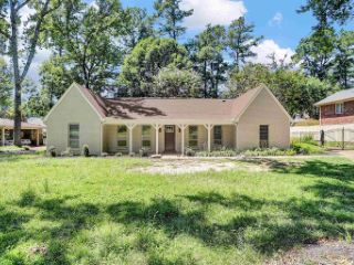 Foreclosed Home - 2043 SUNSET RD, 38138