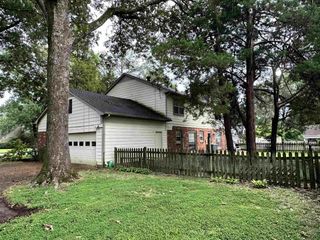 Foreclosed Home - 2327 CORNWALL ST, 38138