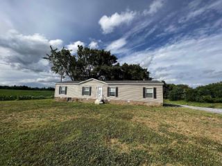 Foreclosed Home - 2932 W HIGHWAY 21, 38232