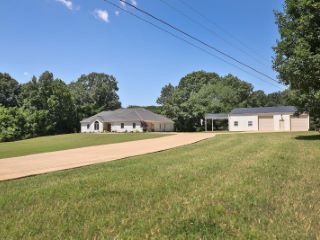 Foreclosed Home - 2400 PLEASANT HILL RD, 38237