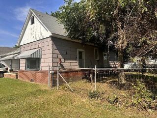 Foreclosed Home - 409 N 3RD ST, 38261