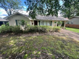 Foreclosed Home - 571 WESTMORELAND PL, 38301