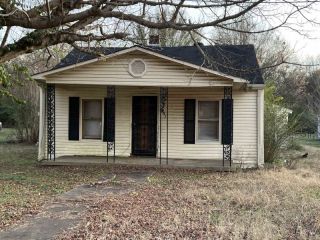 Foreclosed Home - 220 BIRCH ST, 38301