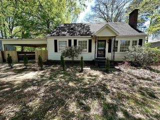 Foreclosed Home - 826 W FOREST AVE, 38301