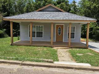 Foreclosed Home - 204 BURTON ST, 38301