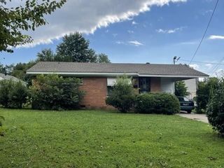 Foreclosed Home - 120 GLASS ST, 38301