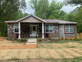 Foreclosed Home - 1000 POST OAK RD, 38320