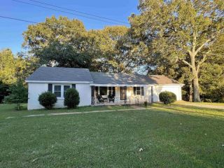 Foreclosed Home - 9535 HIGHWAY 104 W, 38321