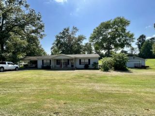 Foreclosed Home - 741 DAMRON LOOP, 38326