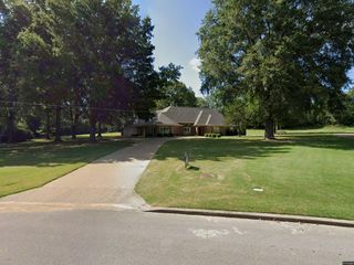 Foreclosed Home - 208 SCATTERED ACRES DR, 38330
