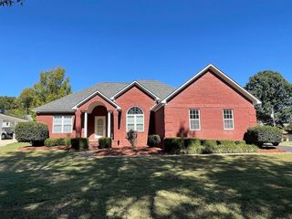 Foreclosed Home - 3455 CARRIAGE LN, 38343