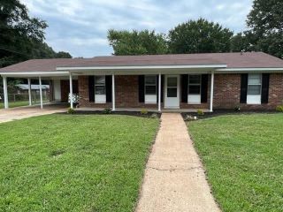 Foreclosed Home - 1301 BRADFORD DR, 38343