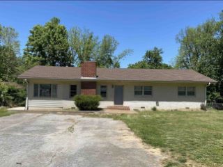 Foreclosed Home - 2425 ST MARY DR, 38343