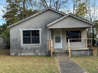 Foreclosed Home - 716 CRADDOCK ST, 38343