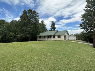 Foreclosed Home - 620 PINE LAKE RD, 38351