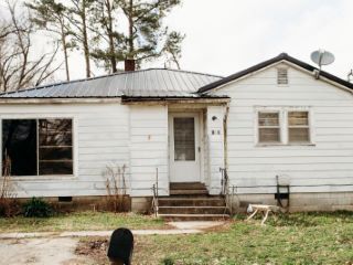 Foreclosed Home - 1051 SHORT ST, 38358