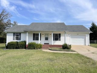 Foreclosed Home - 400 NORTHWOOD DR, 38372