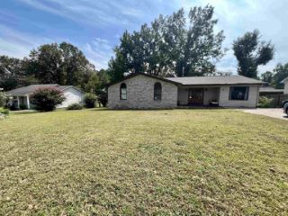 Foreclosed Home - 480 BARKER DR, 38372