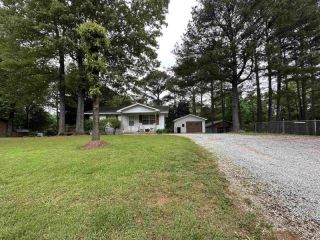 Foreclosed Home - 220 ANGLIN ST, 38374