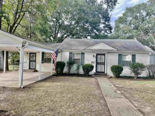 Foreclosed Home - 107 E 10TH ST, 38382