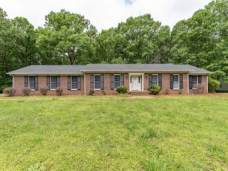 Foreclosed Home - 822 HURRICANE HILL DR, 38485
