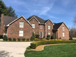 Foreclosed Home - 1401 COUNTRY CLUB PL, 38501