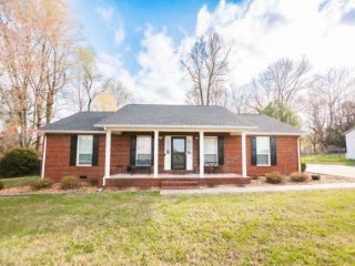 Foreclosed Home - 143 OLD QUALLS RD, 38506