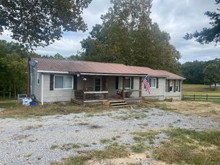 Foreclosed Home - 1002 DYE RD, 38553